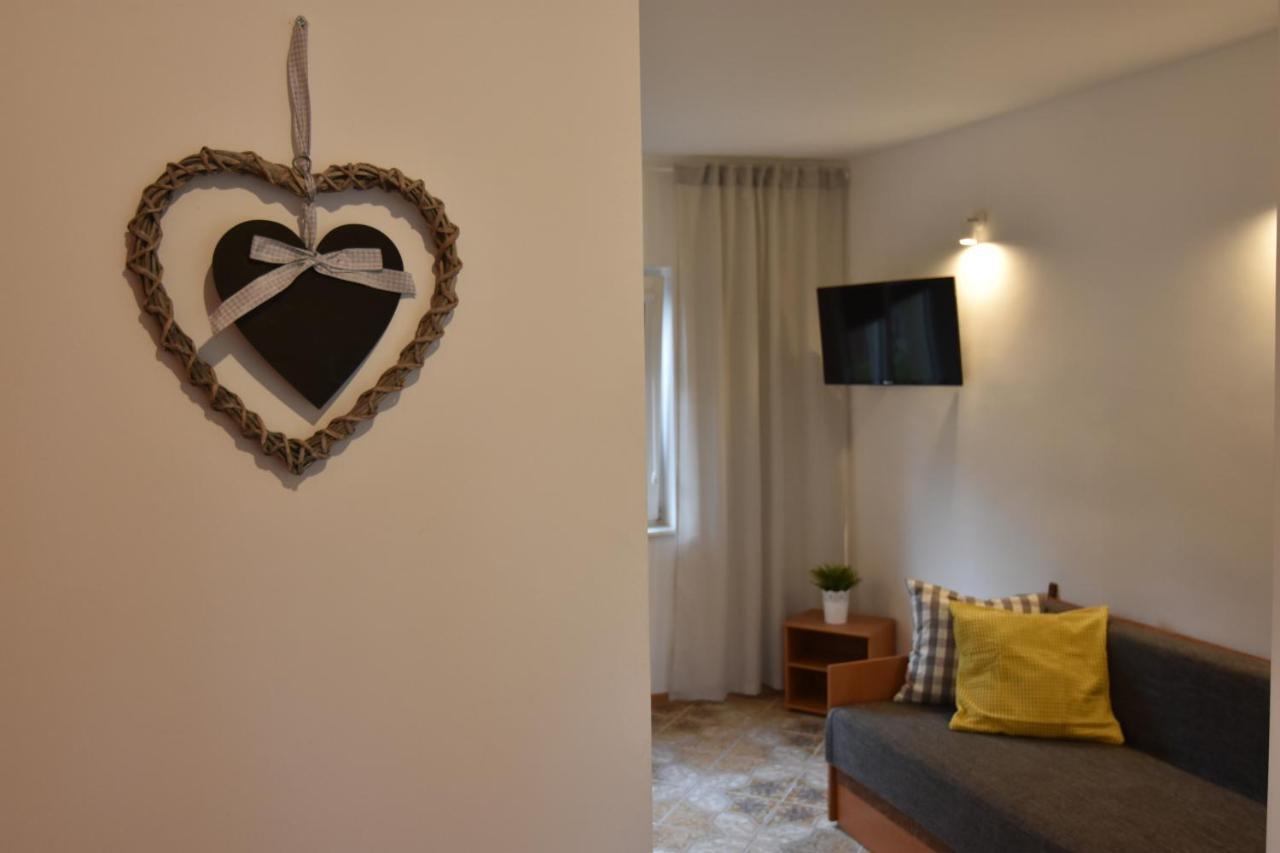 Malinowka Apartment Jantar Exterior photo